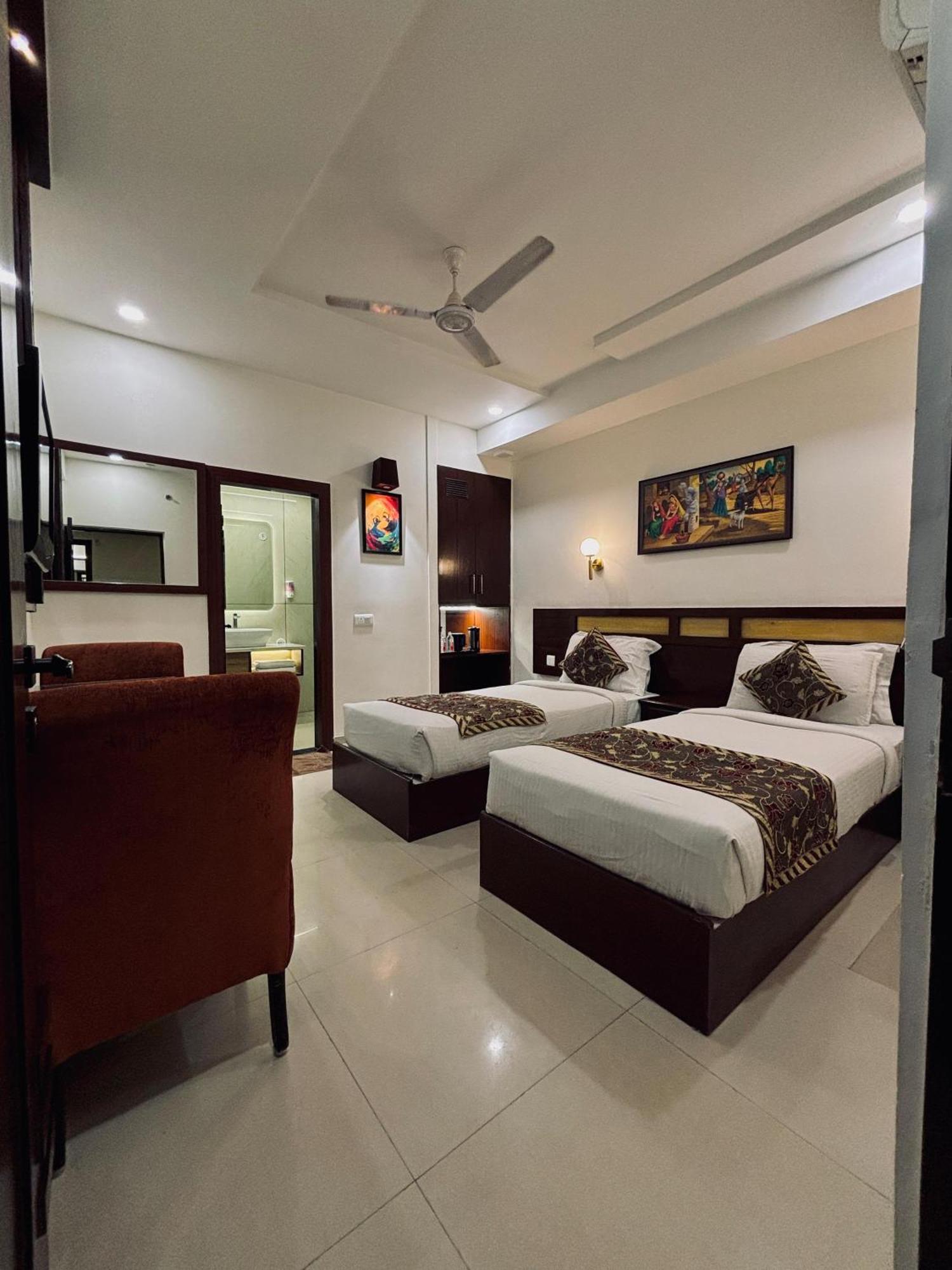 Taj Inn Hotel Agra  Exterior photo