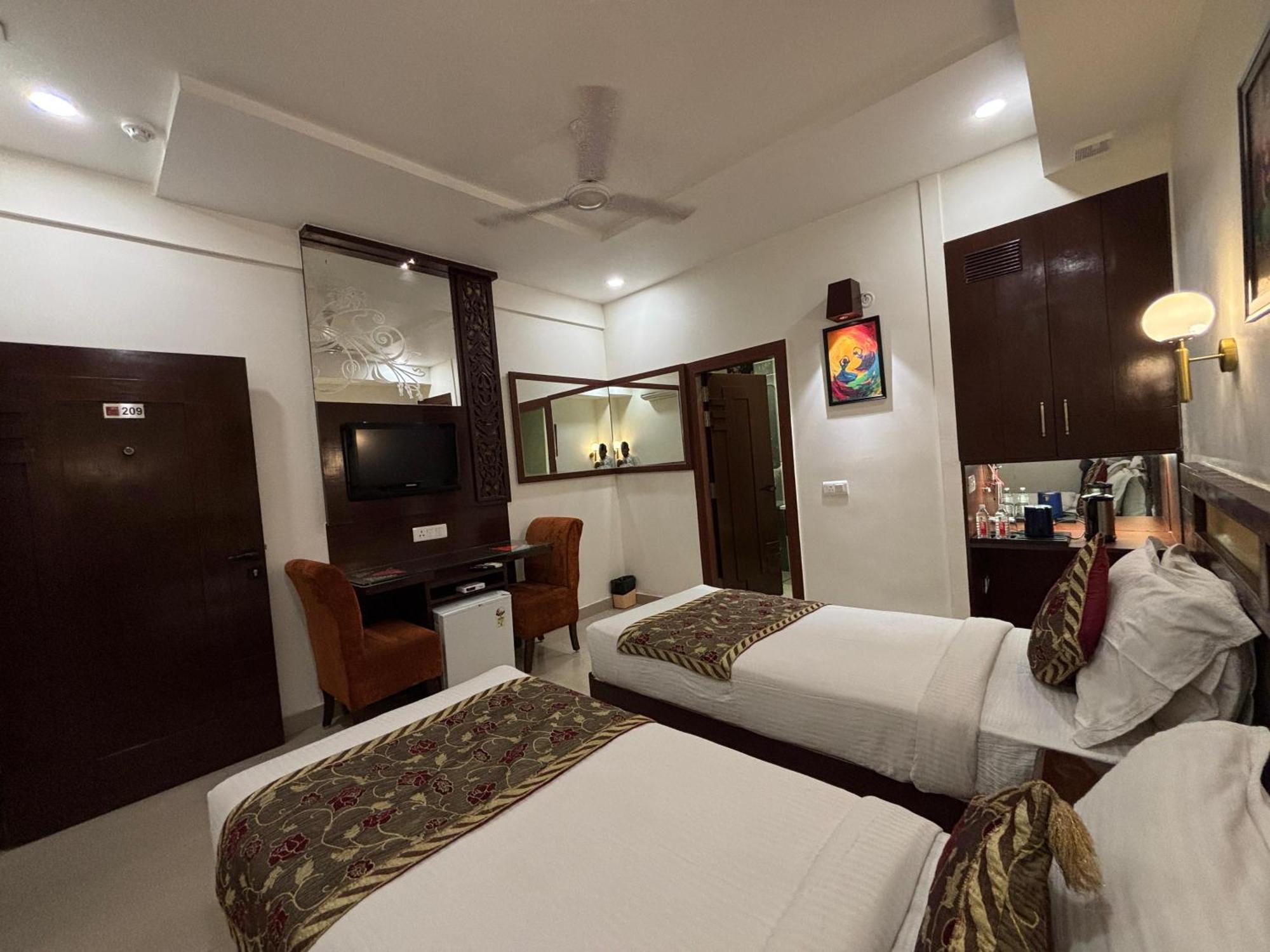 Taj Inn Hotel Agra  Exterior photo