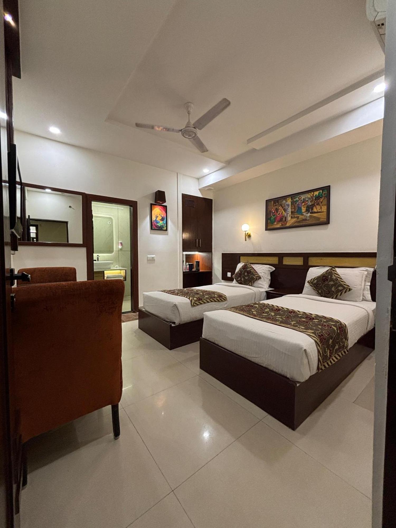Taj Inn Hotel Agra  Exterior photo