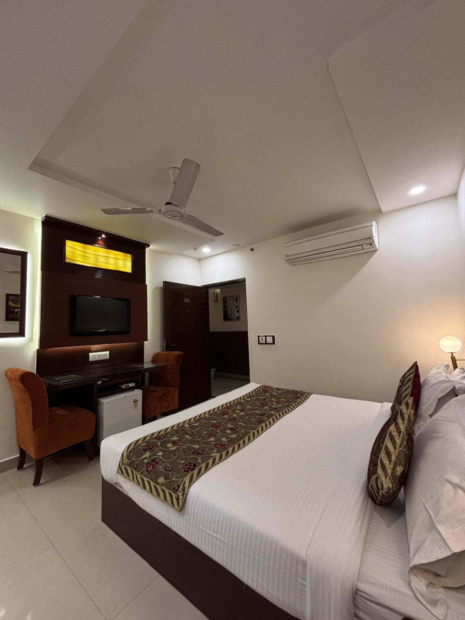 Taj Inn Hotel Agra  Exterior photo