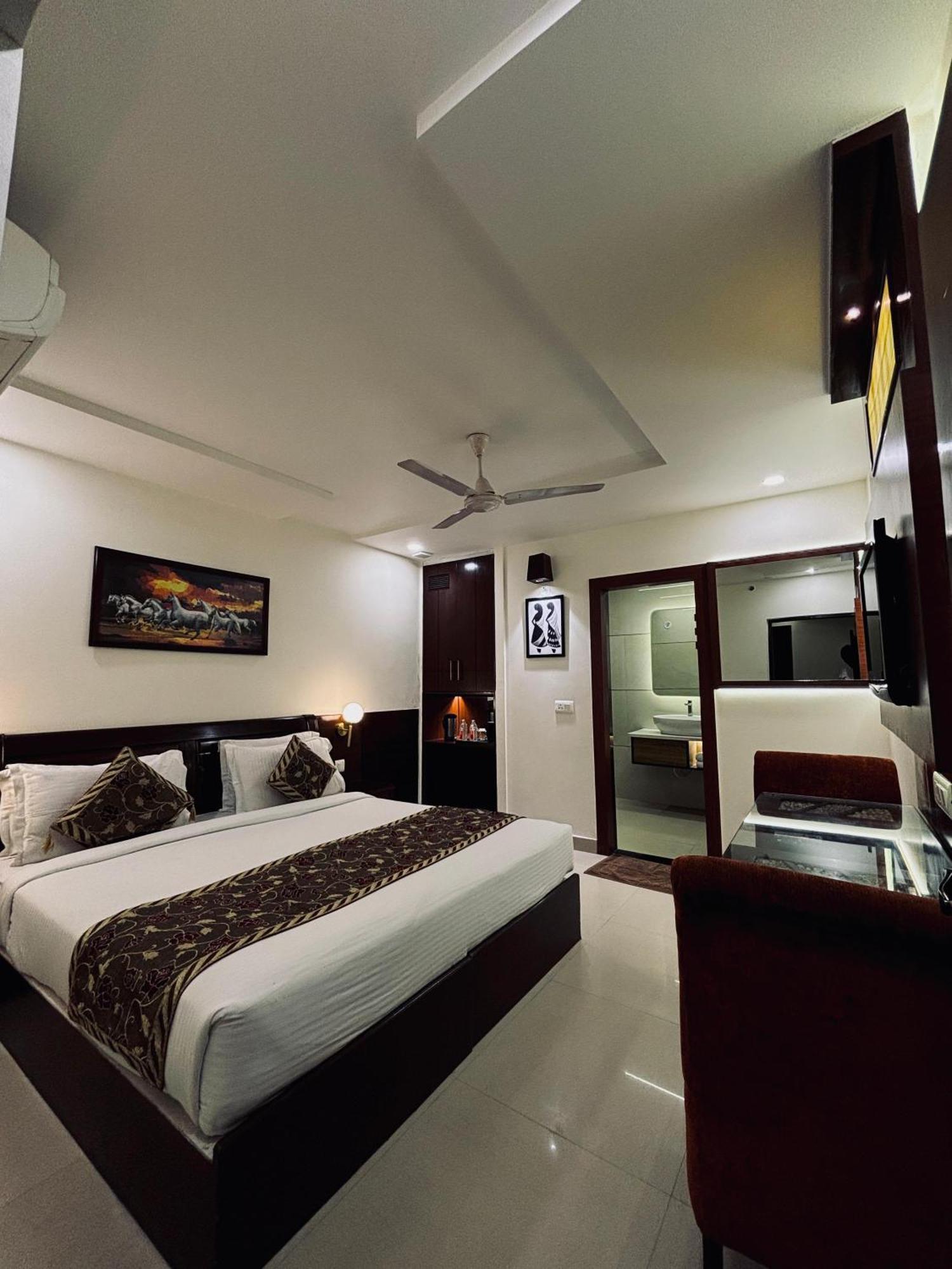 Taj Inn Hotel Agra  Exterior photo
